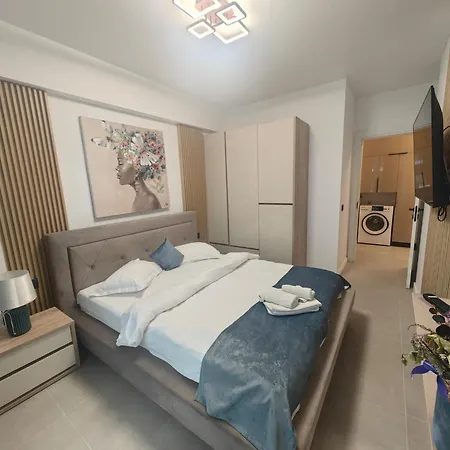 Ella Odyssey Apartment *